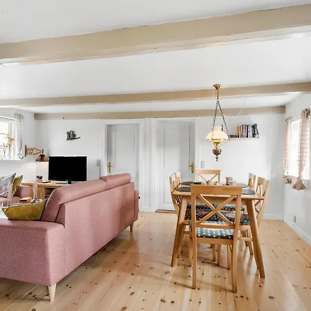 2 Bedroom Stunning In Casa vacanze Bagenkop