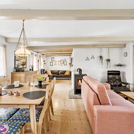 2 Bedroom Stunning In Casa vacanze